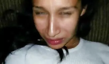 Rám nắng gà trên bãi phim sex ngan moi nhat biển với một chai Pepsi