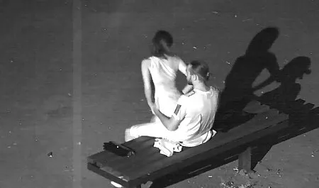 Đặt trên bàn phim sex luan luan moi nhat trước mặt của một bitch
