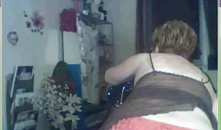 Bà đi phim sex nhat ban moi tiểu, và đái vào một bảng kính