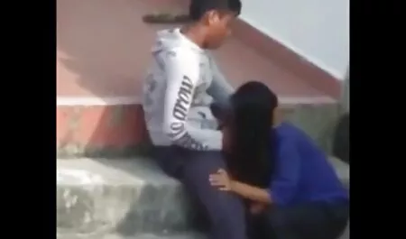 Các cô gái trẻ có tình sex moi nhat nam 2020 dục trong câu lạc bộ