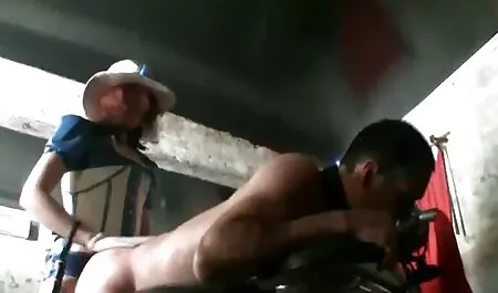 Các chàng nhặt các cô gái xinh đẹp từ đường phố và cô lo clip sex moi nhat ta