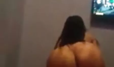 Ngoài trời, phim sex tu suong moi nhat với một bể