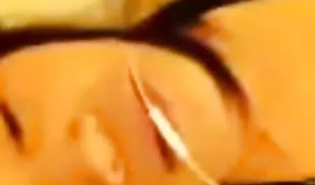 Ông phim sex ko che moi nhat đã mang một lon bia và tôi hút