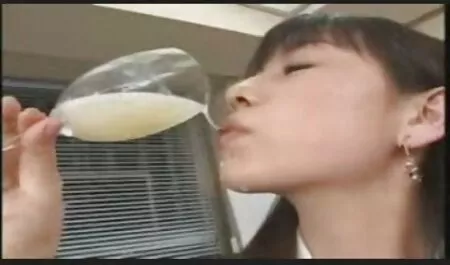 Cô gái trong sex moi nhat tất chạm vào chân họ