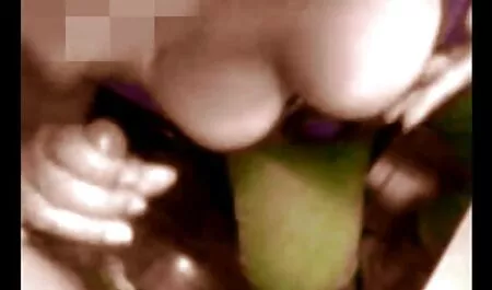 Một sex ngoai tinh moi nhat nhàn nhã hành động với một vẻ đẹp